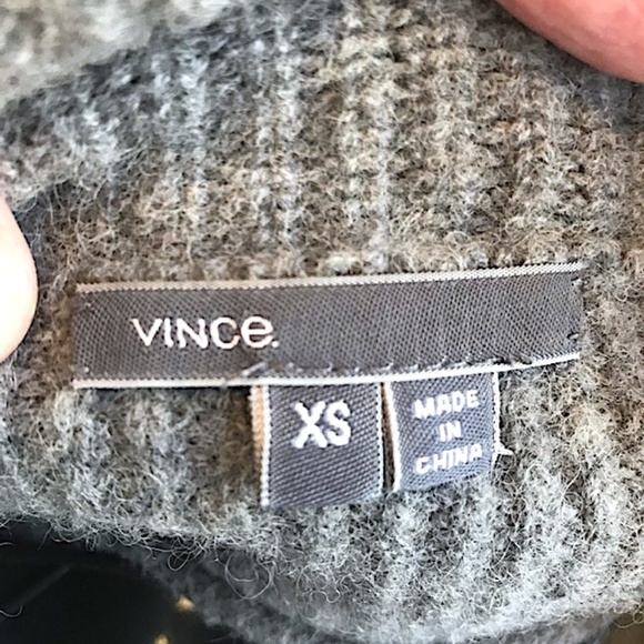 VINCE Oversized Turtleneck Wool/Yak Blend Sweater in Heather Gray NWOT/sz: XS - Picture 12 of 14